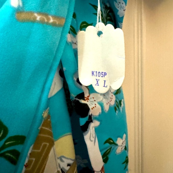 Satiny Geisha/Floral Print Kimono - XL - Picture 8 of 11